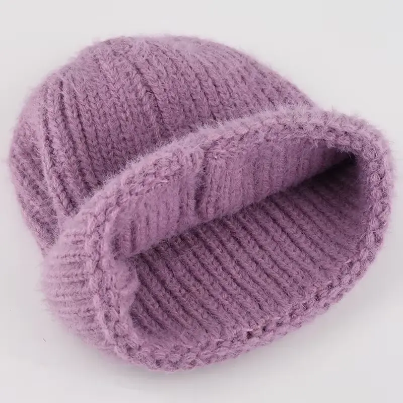 Close view inside the lavender chunky knit beanie cuff