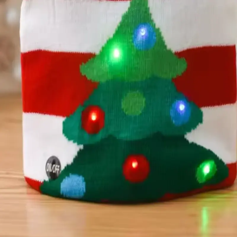 Illuminated Christmas tree and ON/OFF switch on the knitted beanie